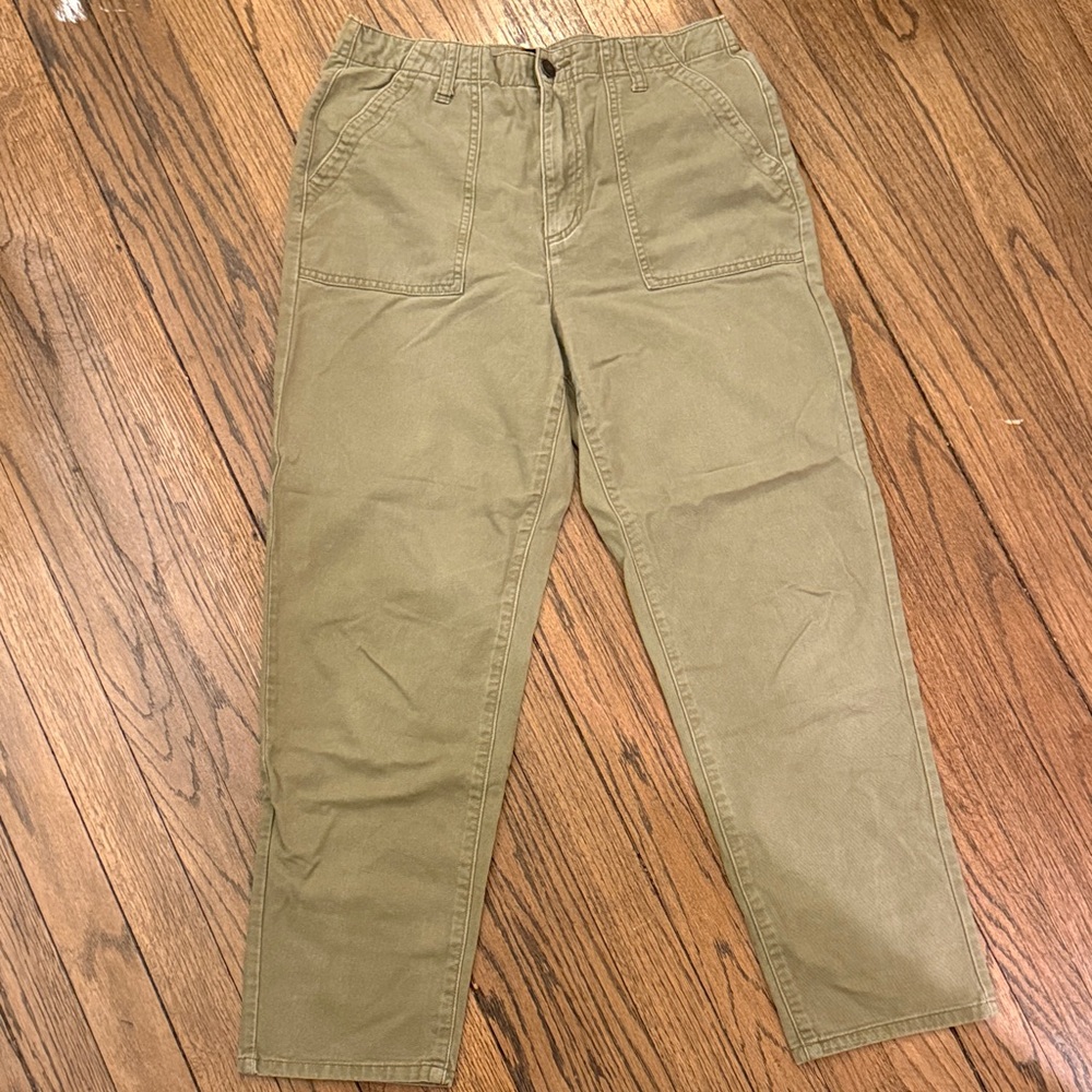 Forever 21 green khaki pants size M